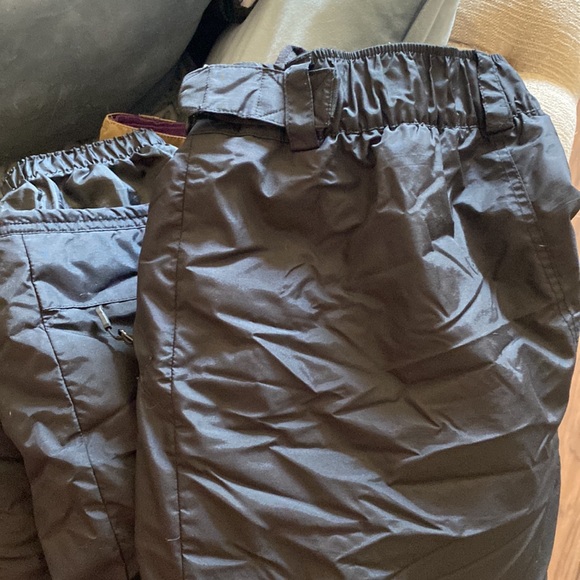 Snowboarding pants. - Picture 3 of 3